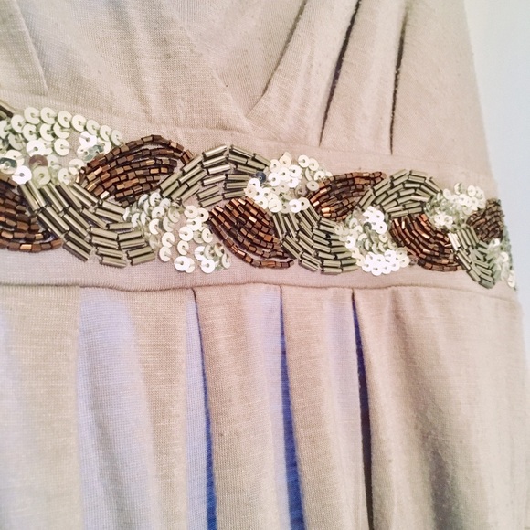 🩶Grey summer top w beads design - Picture 3 of 3